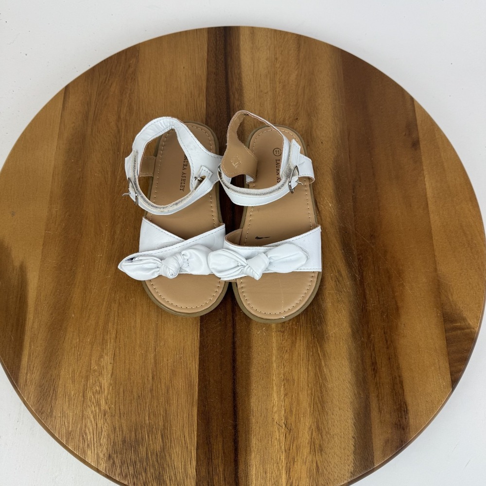 New NWOB Little Kids Girls Laura Ashley Bowknot Strappy White Sandals Size 11 C